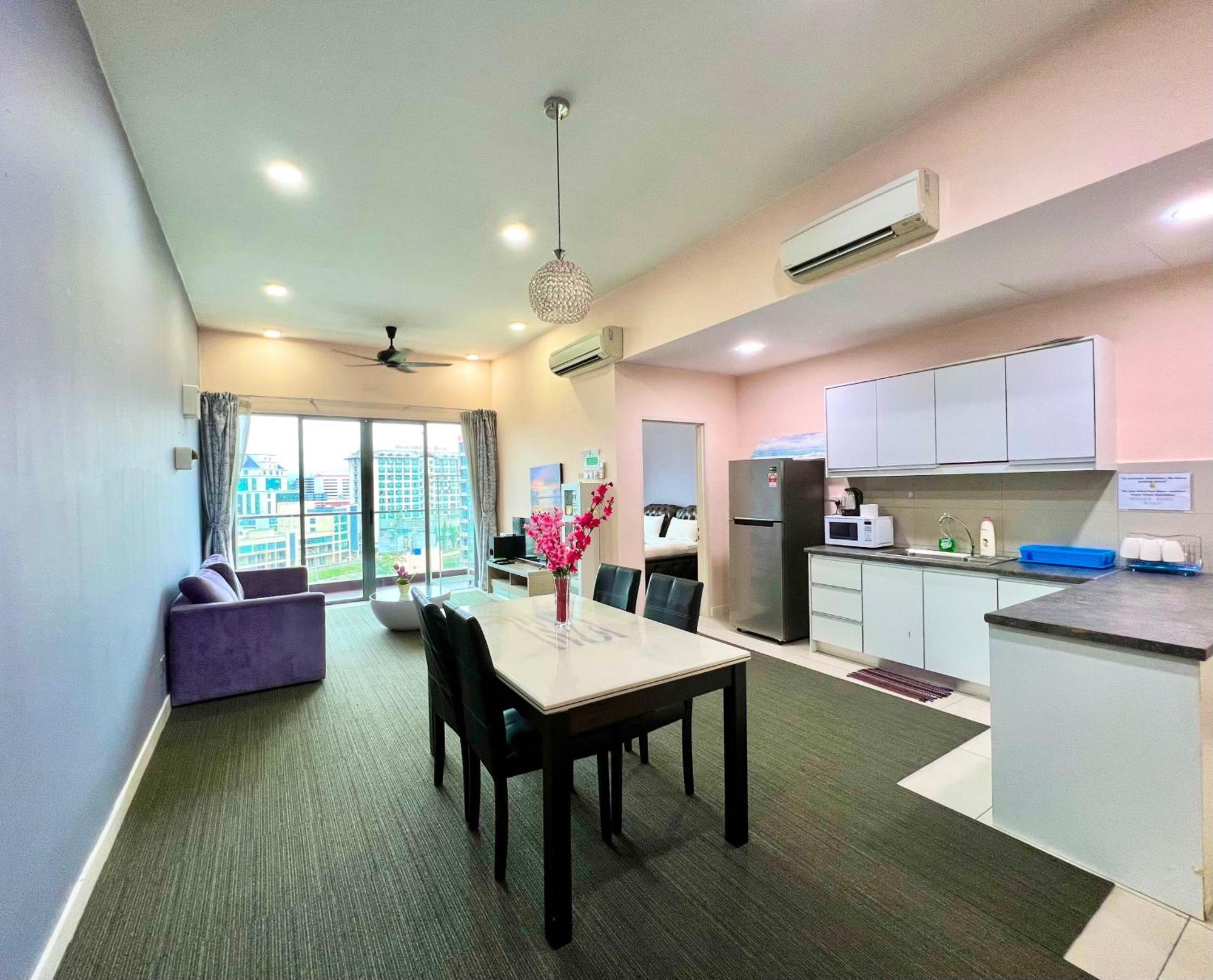 Capital O 90987 The Loft Residences Homestay @ Imago Shopping Mall 2 Kampong Sembulan 외부 사진